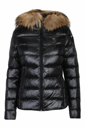 Plumífero negro con capucha de pelos y lineas rectas e interior beige